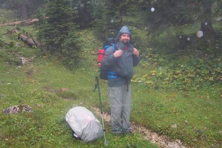 Der Wanderf�hrer bl�st zum Aufbruch