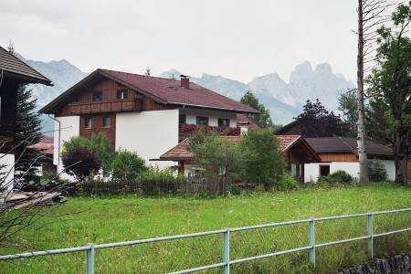 Pension Wassermann (im Hintergrund die Tannheimer Berge)