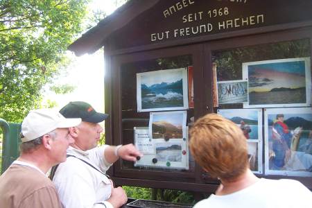 Arno bei�m erkl�ren der Norwegen-Fotos