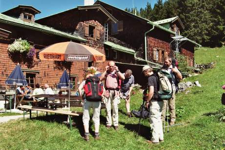 Mittagspause an der Vorderkaiserfeldenh�tte