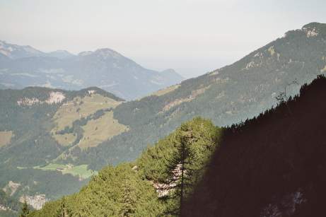 Blick auf den Zahmen Kaiser mit Rietzaualm und Vorderkaiserfeldenh�tte